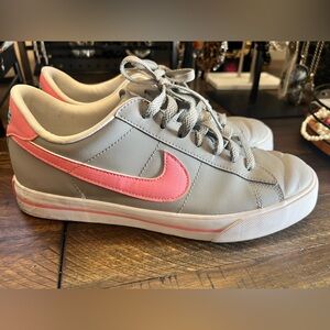 💜💜 Nike Gray and Pink Sneakers for women
